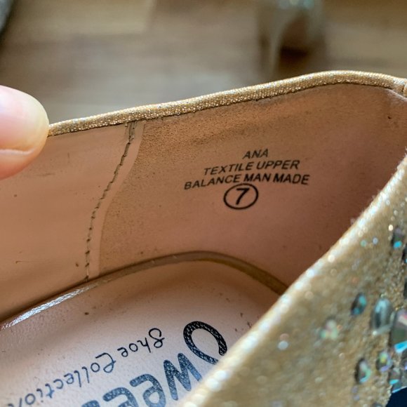 Gold Sweetie's Pumps - Picture 4 of 4